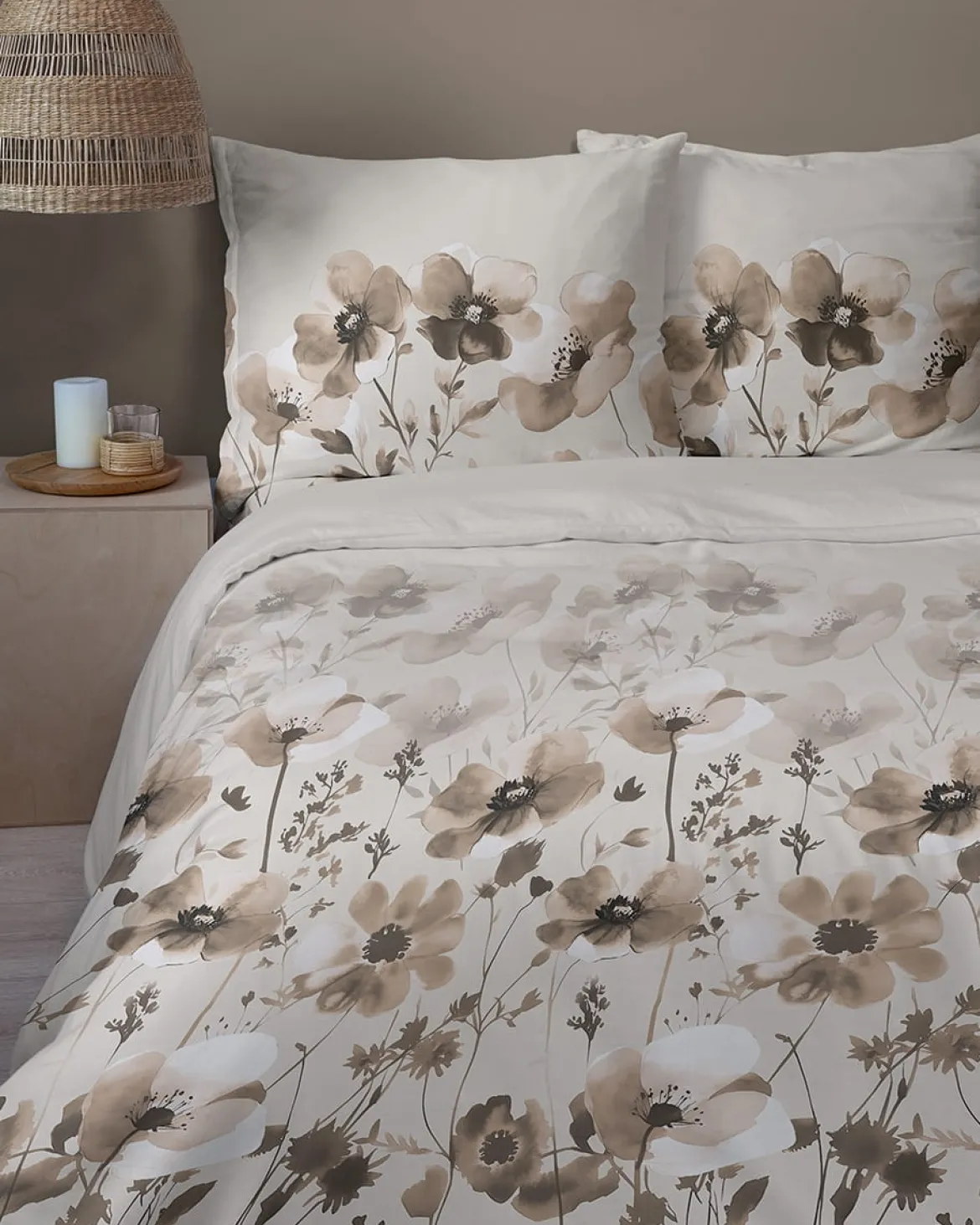 Komplet pościeli Home Satin z satyny bawełnianej 220x200 w ciemno beżowe kwiaty