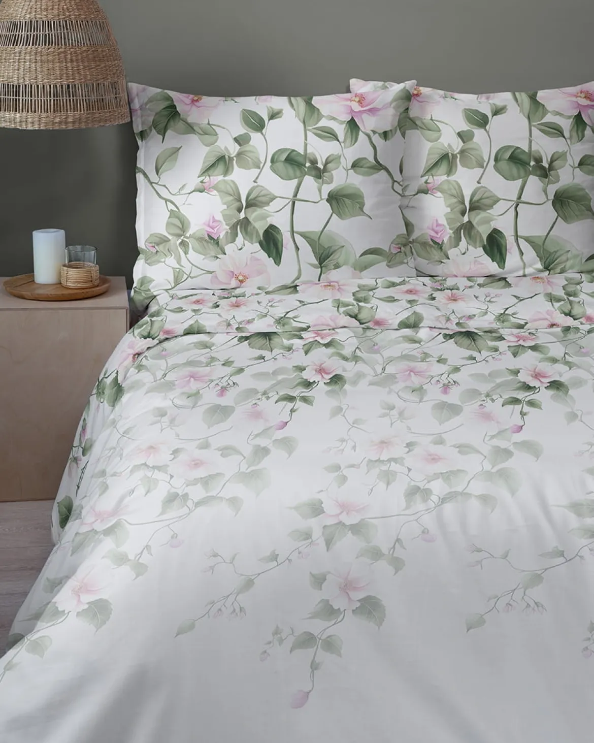 Komplet pościeli Home Satin z satyny bawełnianej 220x200 w motyw różowego hibiskusa