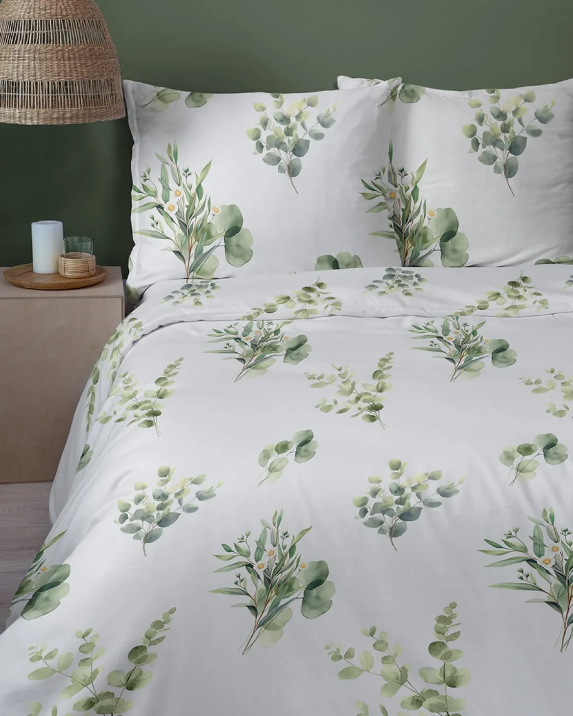 Komplet pościeli Home Satin z satyny bawełnianej 220x200 w zielone gałązki eukaliptusa