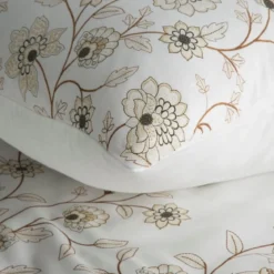 Komplet pościeli z bawełny satynowej białej Spring 220x200 w beżowe kwiaty