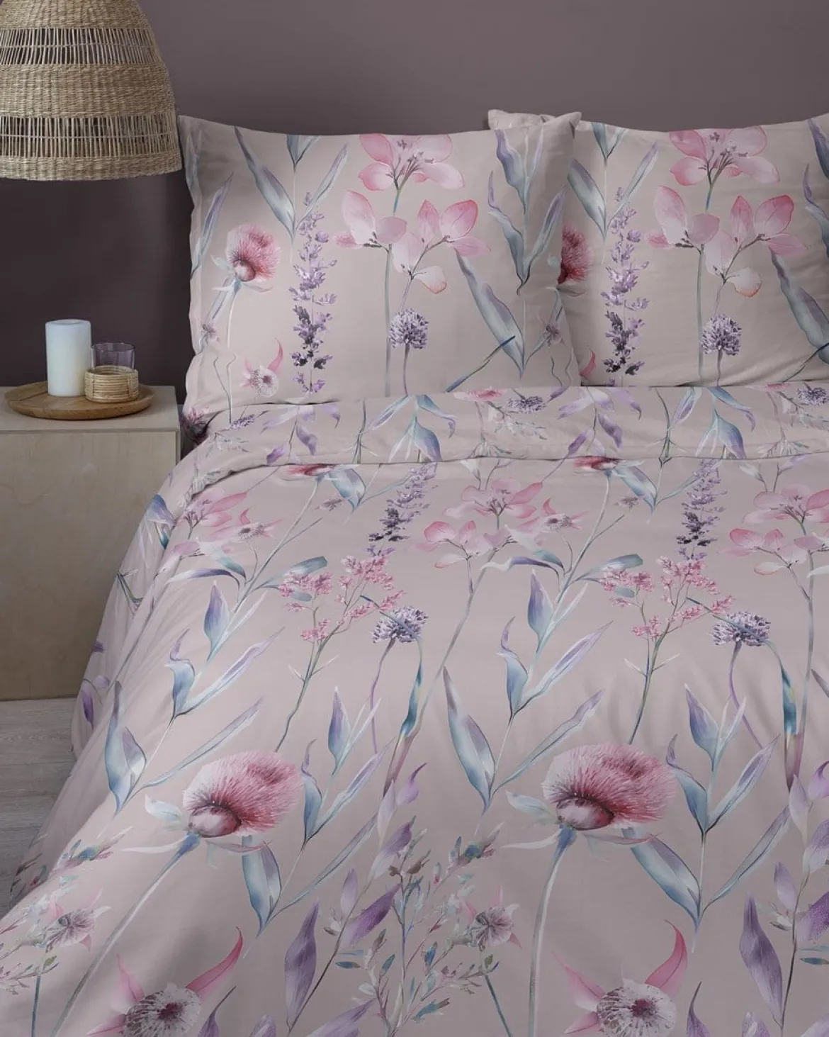 Komplet pościeli z satyny bawełnianej 220x200 w pudrowe kwiaty Home Satin
