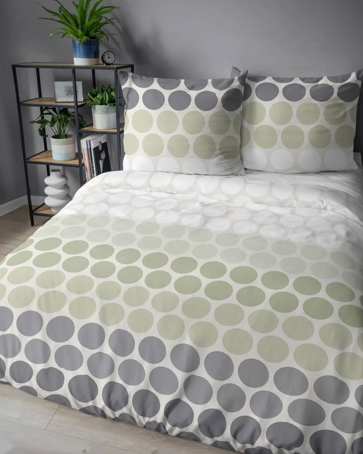 Komplet pościeli z satyny bawełnianej 220x200 w zielone i popielate kropki Home Satin