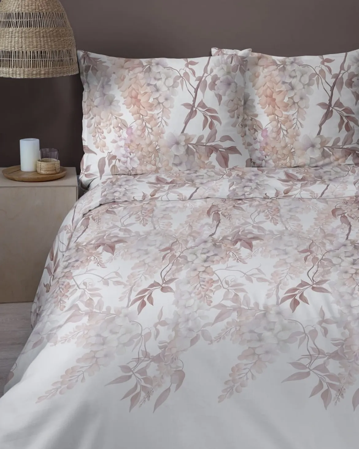 Komplet pościeli z satyny bawełnianej 160x200 w kwiaty glicynii Home Satin