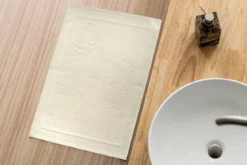 Mata łazienkowa bawełniana kremowa 50x70 stopki