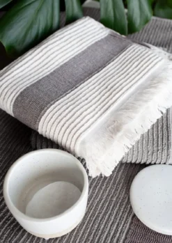 Ręcznik bawełniany frotte kąpielowy 70x140 Fala ecru z frędzlami